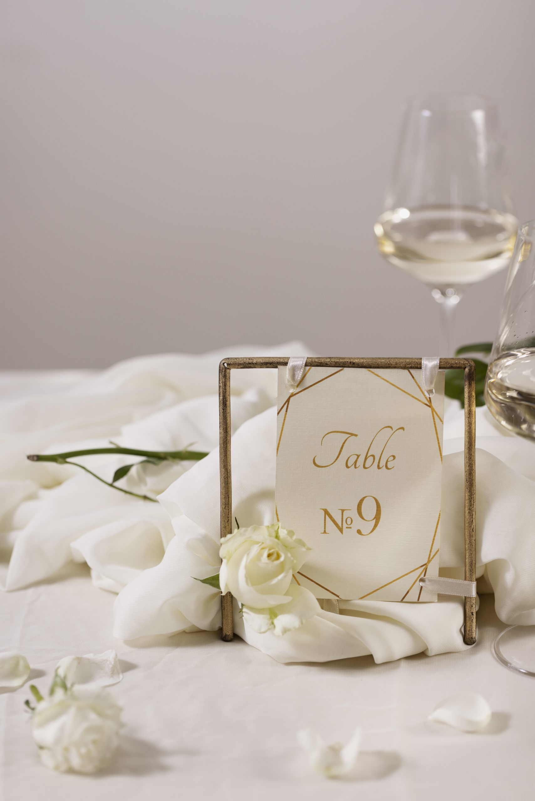 Del ajo en el ramo al vestido blanco: la loca (y sorprendente) historia de las bodas en Europa