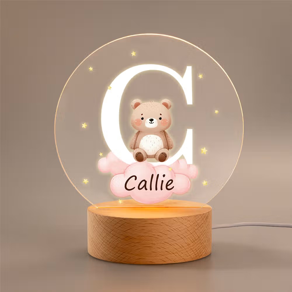 Luz nocturna personalizada con animales del bosque, estrellas y nubes: el toque mágico para la habitación infantil