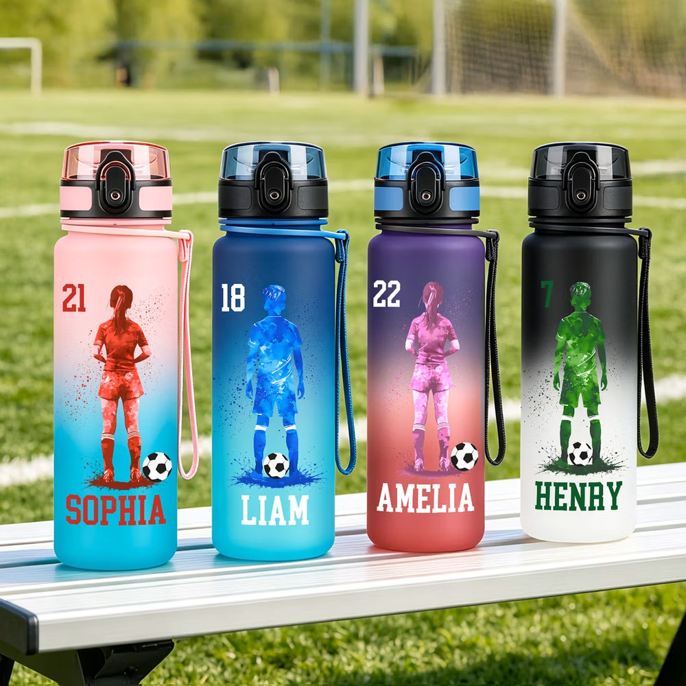 Botella deportiva personalizada con silueta de futbolista y nombre: el accesorio estrella para jóvenes deportistas