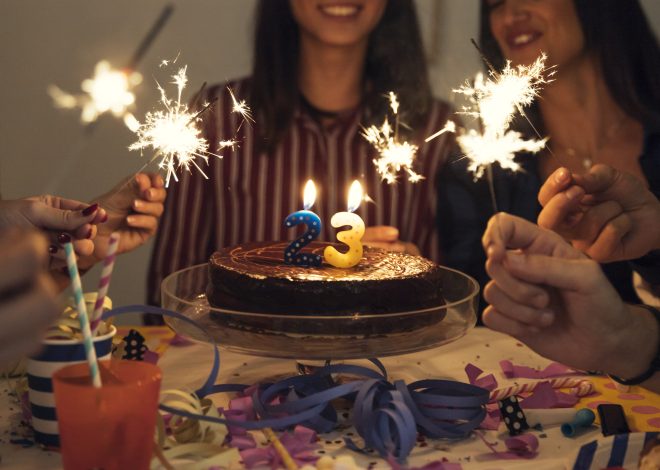 Guía de regalos por edades: los mejores detalles personalizados para deslumbrar a los 18, 30, 40 y 50