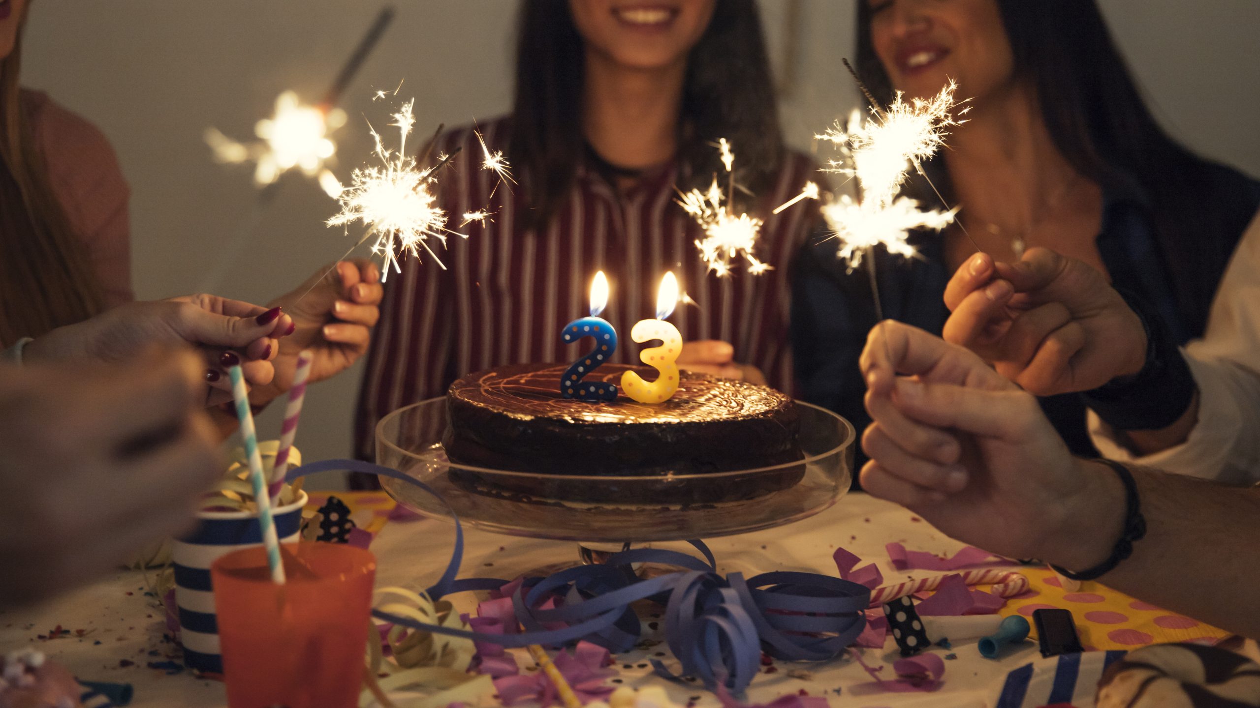 Guía de regalos por edades: los mejores detalles personalizados para deslumbrar a los 18, 30, 40 y 50