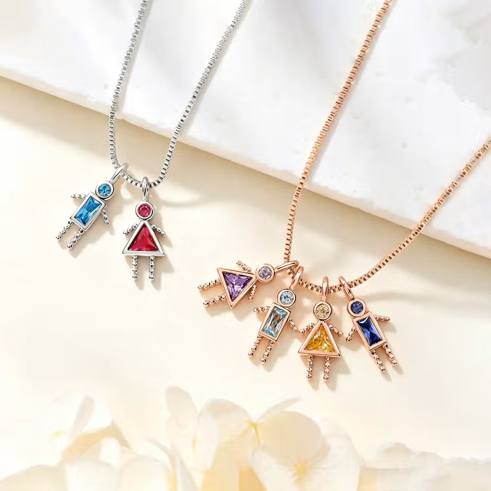La joya del amor familiar: El collar de colgantes de niños con piedra de nacimiento que enamora a madres y abuelas