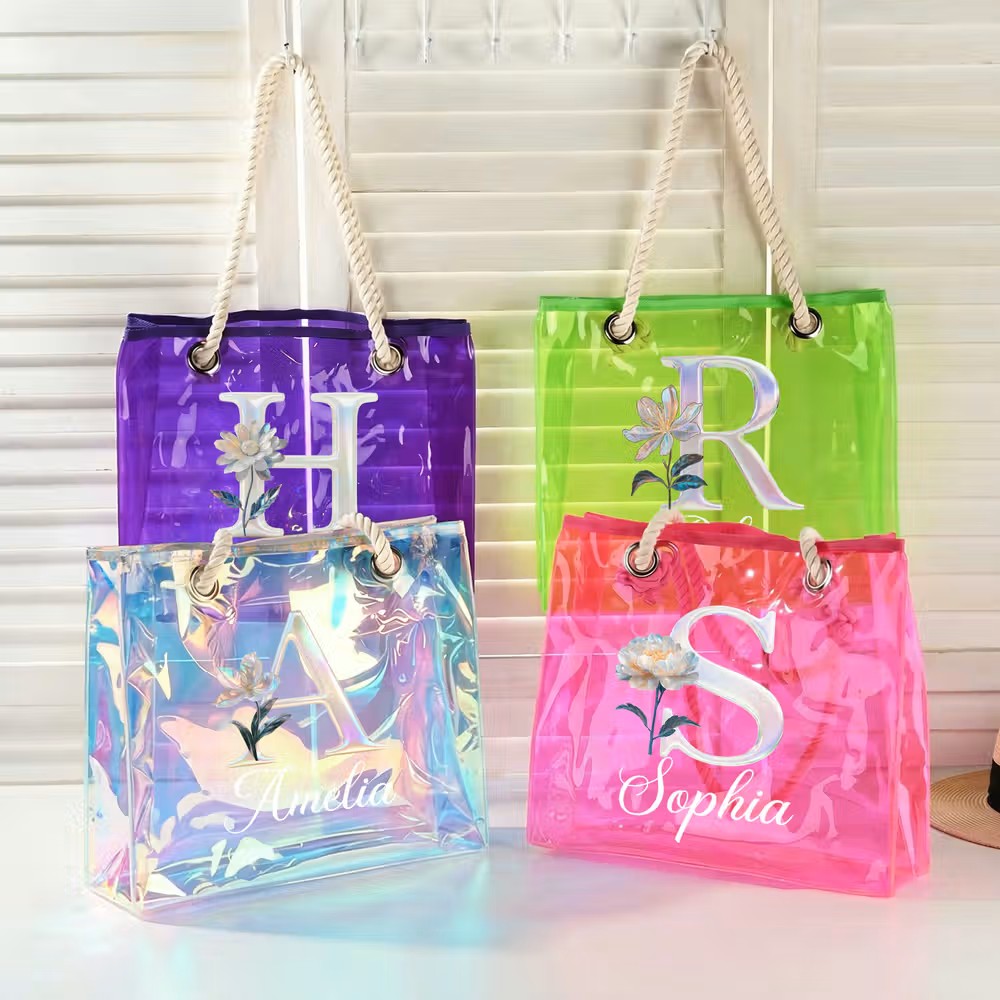 Brillo holográfico y elegancia botánica: La bolsa tote transparente personalizada con flor de nacimiento