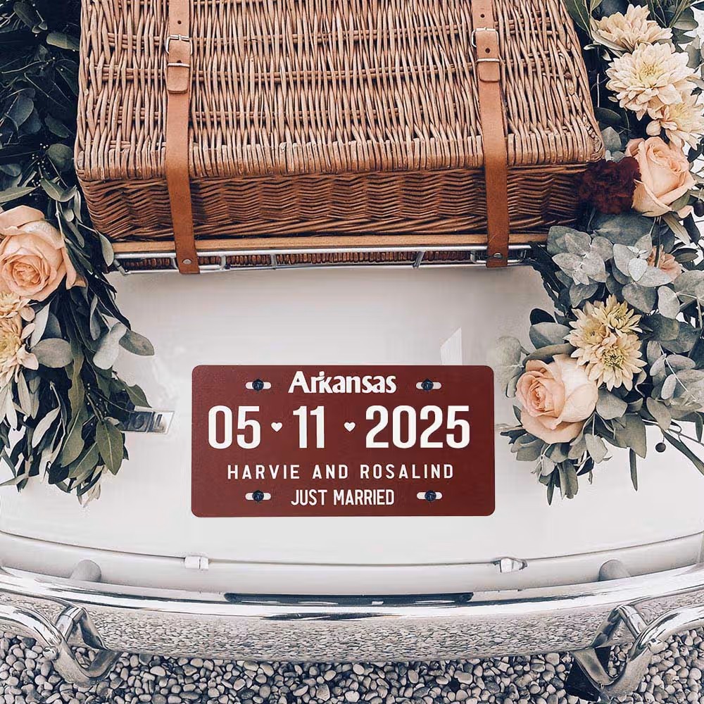 Placa de matrícula personalizada de boda para coche: Un recuerdo romántico para recién casados