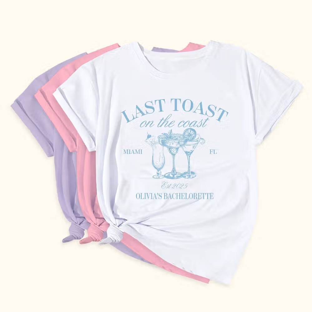 Camiseta personalizada “Last Toast On The Coast”: El look perfecto para tu despedida de soltera en la playa