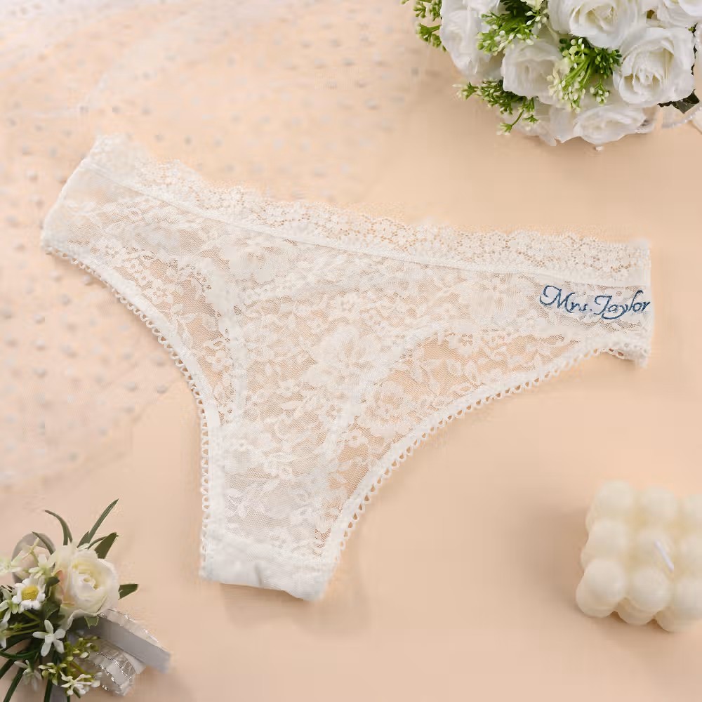 Tanga de encaje personalizado para novia: El toque sensual y romántico para tu boda y luna de miel