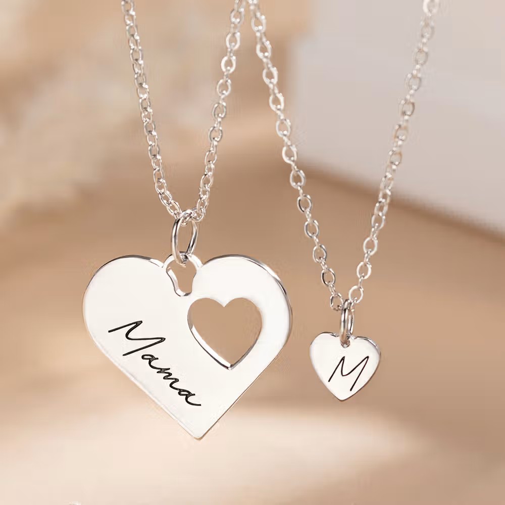 Set de 2 collares personalizados de corazón para madre e hija: Un lazo de amor eterno