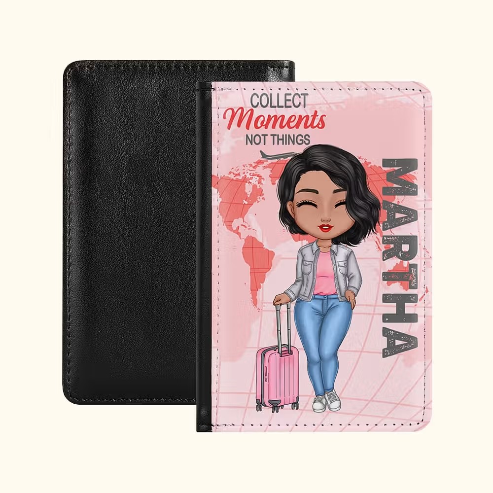 Funda para pasaporte personalizada “Collect Moments Not Things”: El accesorio imprescindible para amantes de los viajes