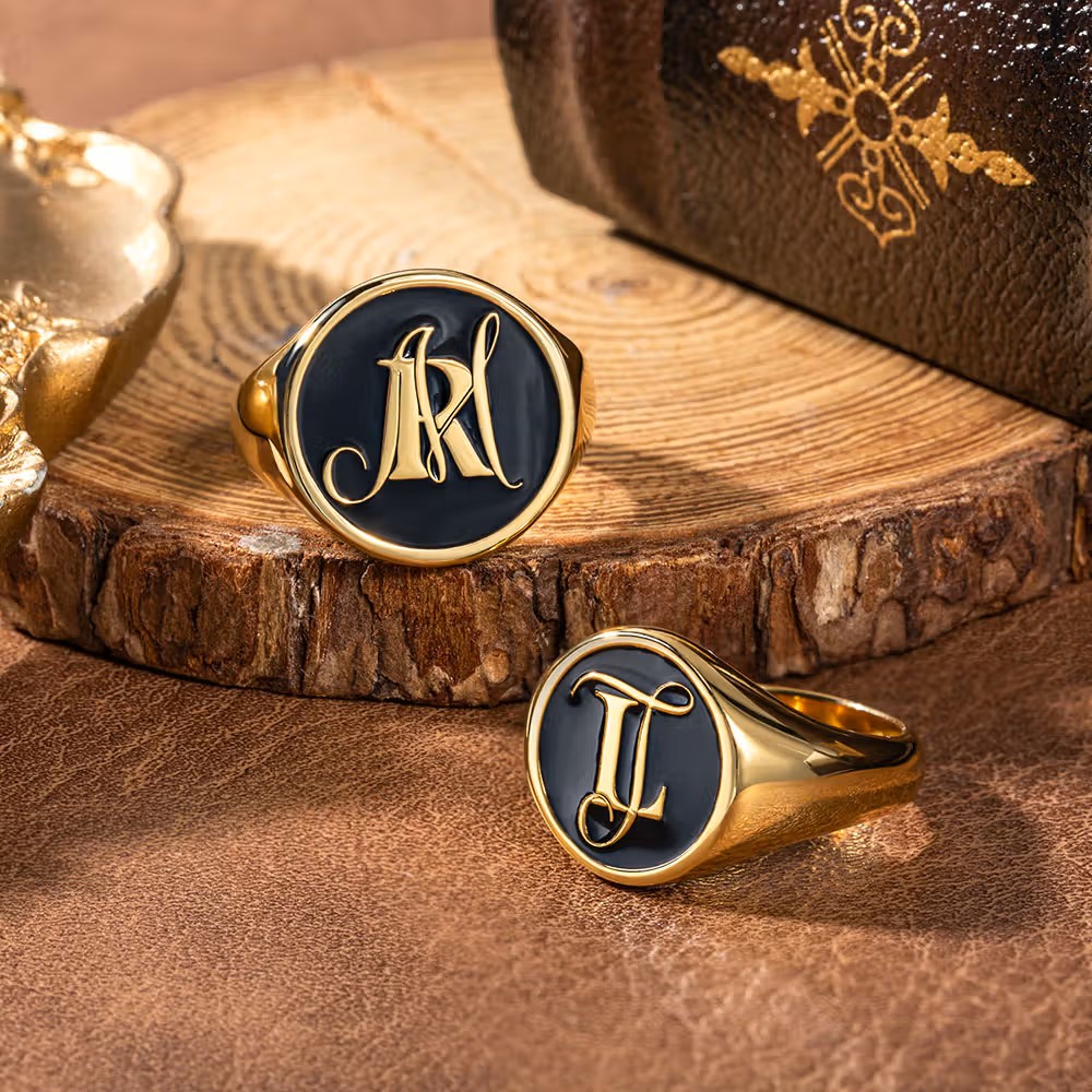 Anillo de sello personalizado con iniciales apilables y texto grabado: Elegancia atemporal para hombre y mujer