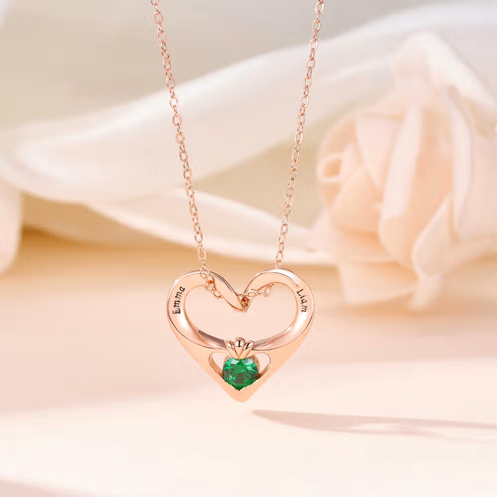 Collar de corazón personalizado con piedra de nacimiento y texto grabado: Elegancia y amor para mamá