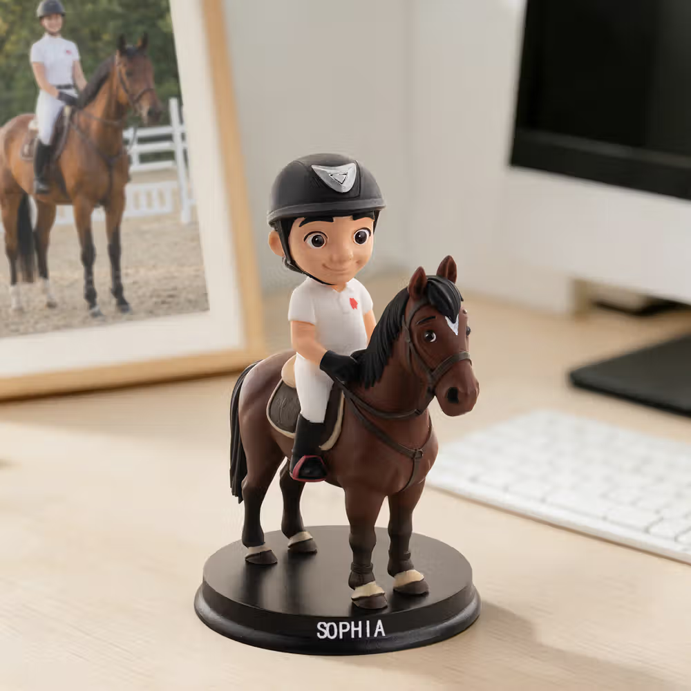 Un recuerdo inolvidable sobre el lomo de tu pasión: La figura 3D personalizada con foto montando a caballo y nombre para decoración de escritorio