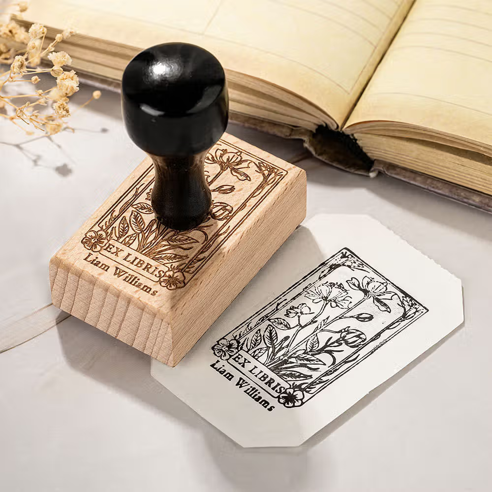 El toque perfecto para tu biblioteca: Sello de caucho de madera personalizado Vintage Ex Libris Floral