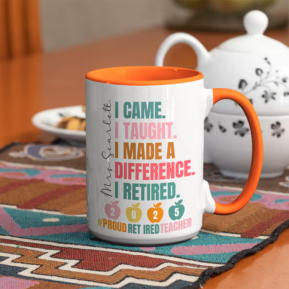 Un homenaje a toda una vida de enseñanza: La taza de cerámica personalizada para profesores jubilados
