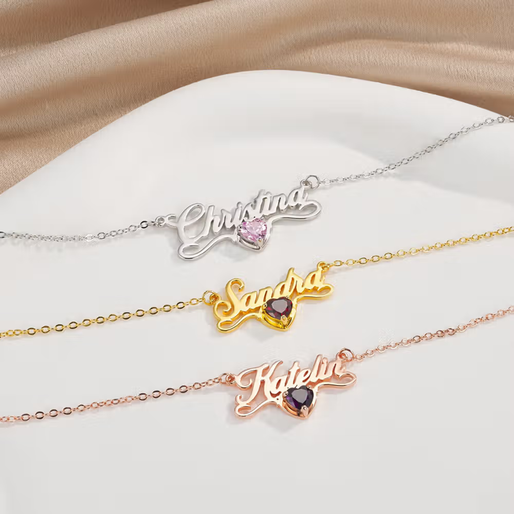 Detalle eterno de amor: Collar personalizado minimalista con nombre y piedra de nacimiento en forma de corazón