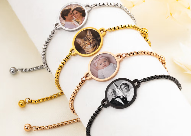 Un secreto guardado en la muñeca: Pulsera personalizada con foto oculta que se revela con el calor